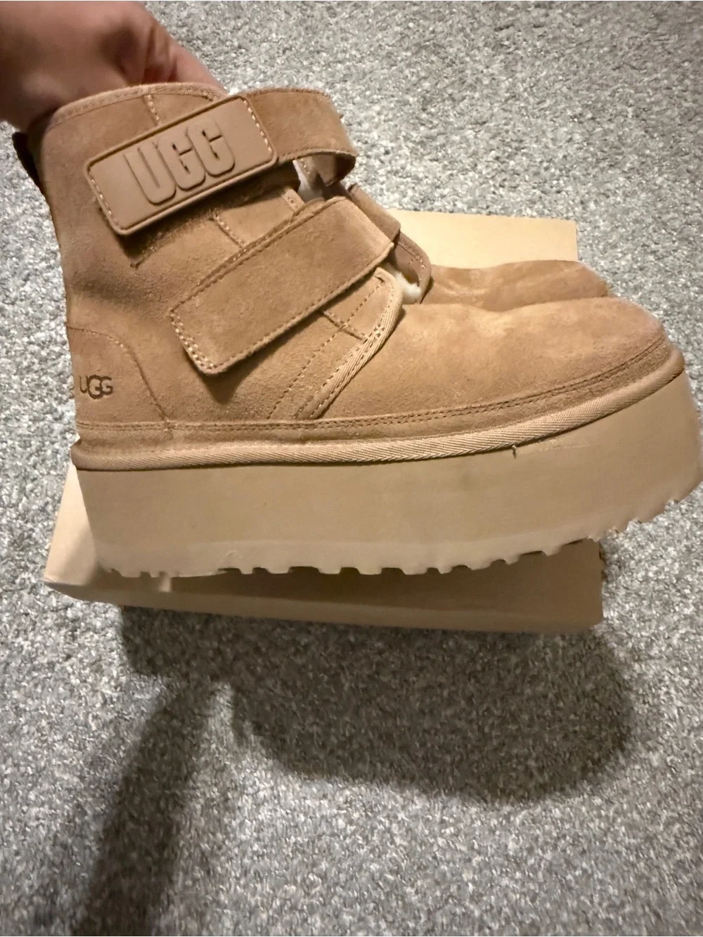 Ugg Chestnut platform size 7